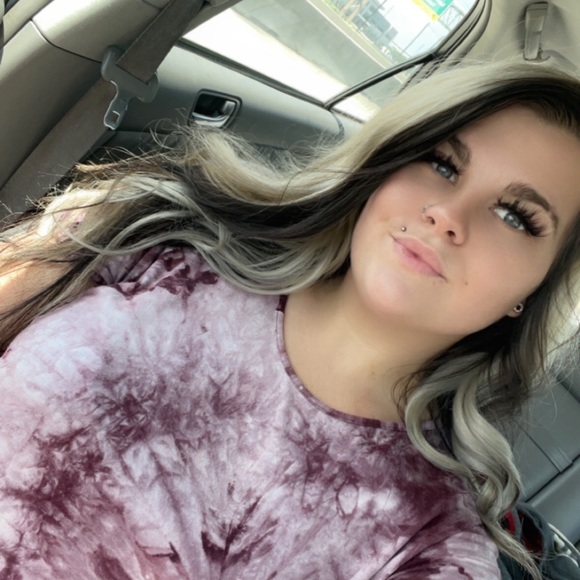 Meet your Posher, Courtney - Picture 1 of 1